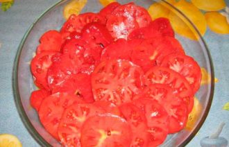 Запеканка из яиц, помидоров и сыра