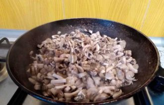 Солянка из капусты и грибов