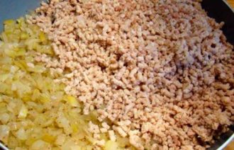 Пирожки картофельные с мясной начинкой