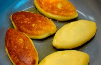Пирожки картофельные с мясной начинкой