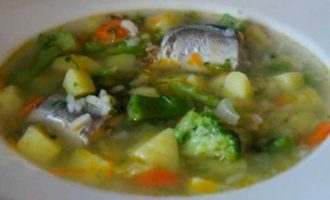 Постный суп с овощами и рыбными консервами