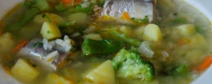 Постный суп с овощами и рыбными консервами