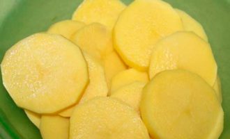 Шашлык из мясного фарша и картофеля в духовке