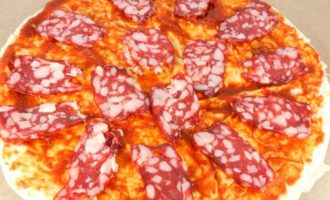 Пицца из готового тонкого лаваша с копченой колбасой