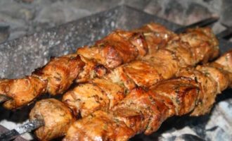 Шашлык из свинины в яблочном маринаде