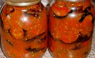Помидоры с баклажанами в томатной заливке