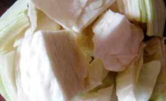 Помидоры со свеклой и капустой в остром маринаде