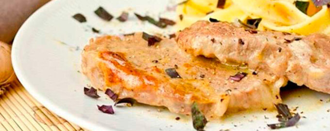 Нежная говядина под сметанно-сырным соусом