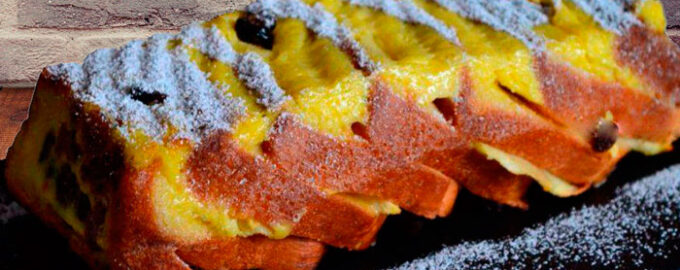 Сливочный пудинг с изюмом и яблоками